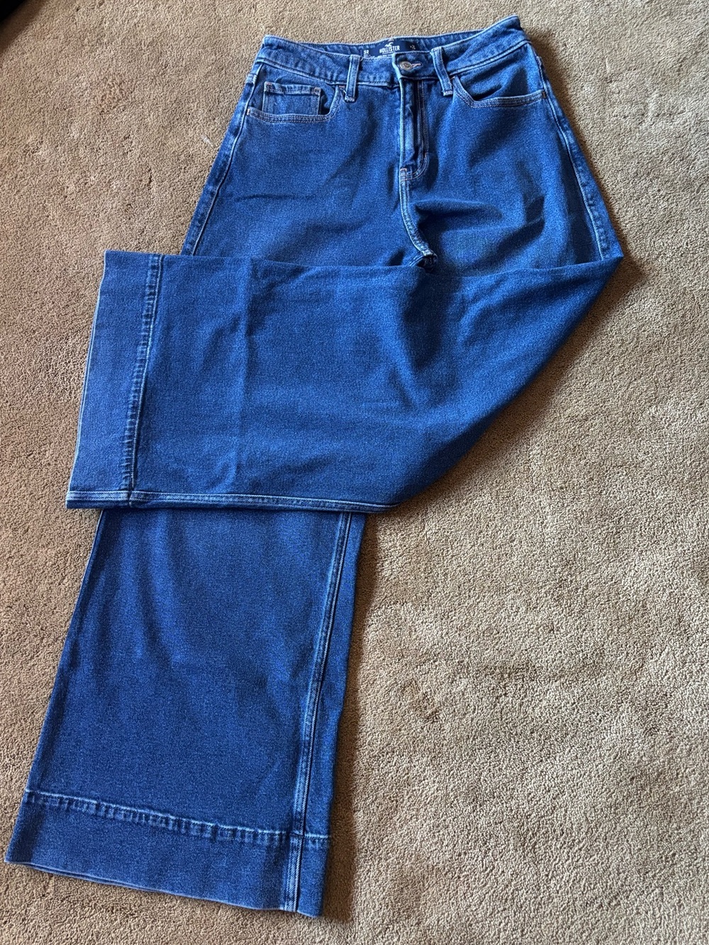 Hollister Women's Relaxed Jeans in Blue